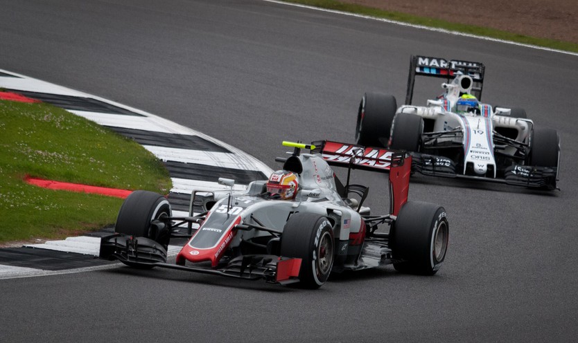 Charles Leclerc tiếp tục gắn bó với Ferrari - Ảnh 7.