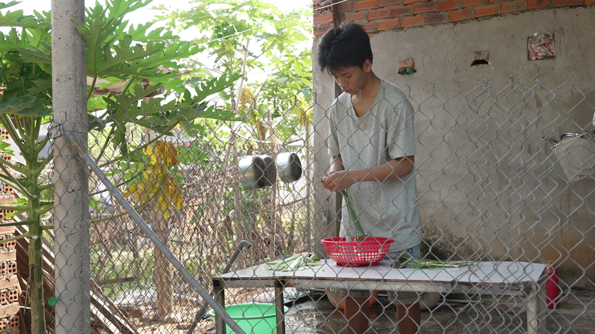 Mái ấm gia đình Việt: Duy Khương bật khóc trước cậu bé mồ côi mẹ, không biết cha là ai - Ảnh 4.