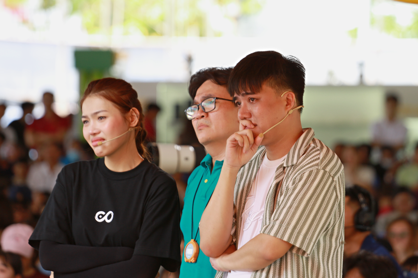 Mái ấm gia đình Việt: Duy Khương bật khóc trước cậu bé mồ côi mẹ, không biết cha là ai - Ảnh 3.