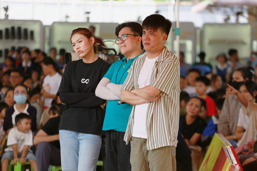 Mái ấm gia đình Việt: Duy Khương bật khóc trước cậu bé mồ côi mẹ, không biết cha là ai - Ảnh 5.