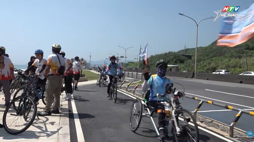Các tay đua Việt Nam trải nghiệm "Ngày xe đạp thế giới" - Ảnh 9.