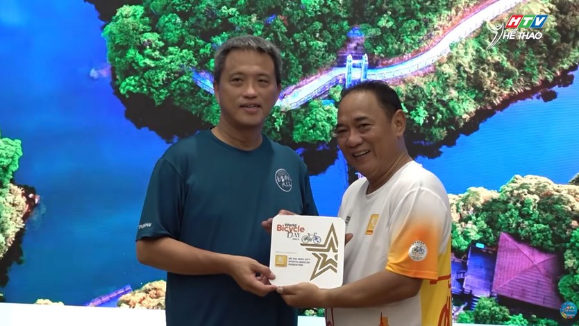 Các tay đua Việt Nam trải nghiệm "Ngày xe đạp thế giới" - Ảnh 19.