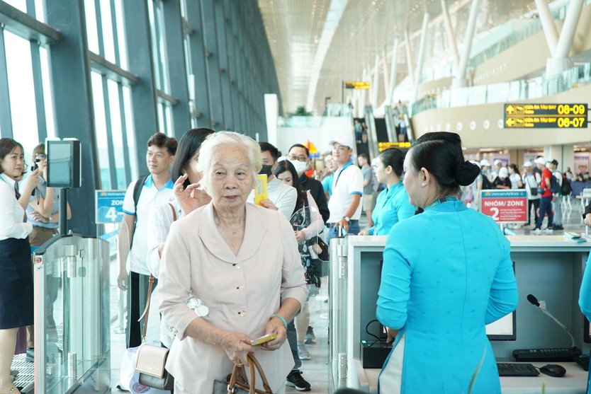 Vietnam Airlines mở rộng ưu đãi giảm 15% giá vé cho người cao tuổi - Ảnh 1.