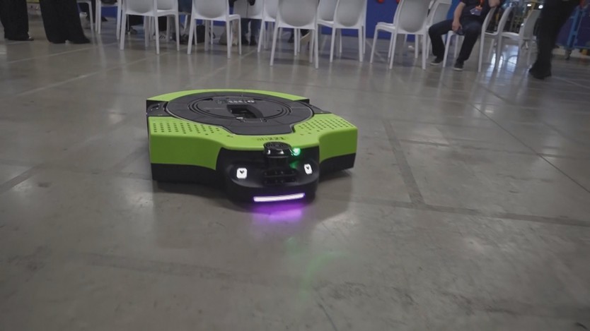 Robot A.I. làm việc trong kho hàng Amazon - Ảnh 1.