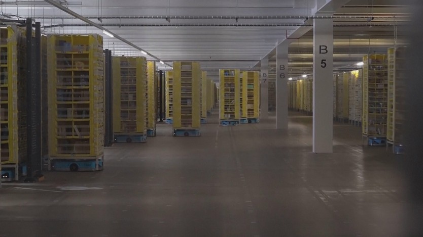 Robot A.I. làm việc trong kho hàng Amazon - Ảnh 3.