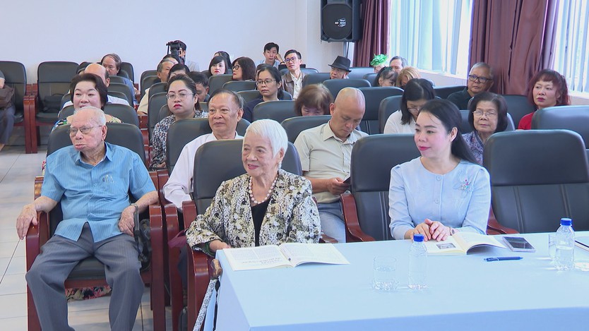 Hồi ký "Chân cứng đá mềm": Khắc họa nghị lực và khát vọng cống hiến của nhà văn Xuân Phượng- Ảnh 1.