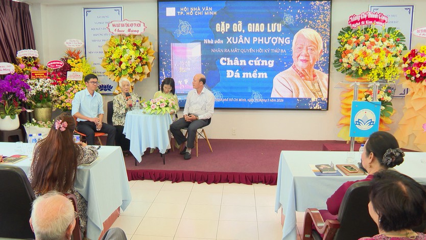 Hồi ký "Chân cứng đá mềm": Khắc họa nghị lực và khát vọng cống hiến của nhà văn Xuân Phượng- Ảnh 2.