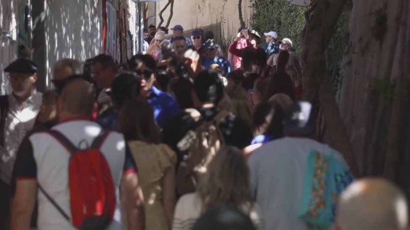Italia: Bờ biển Amalfi quá tải vì làn sóng “check-in chớp nhoáng”- Ảnh 5.