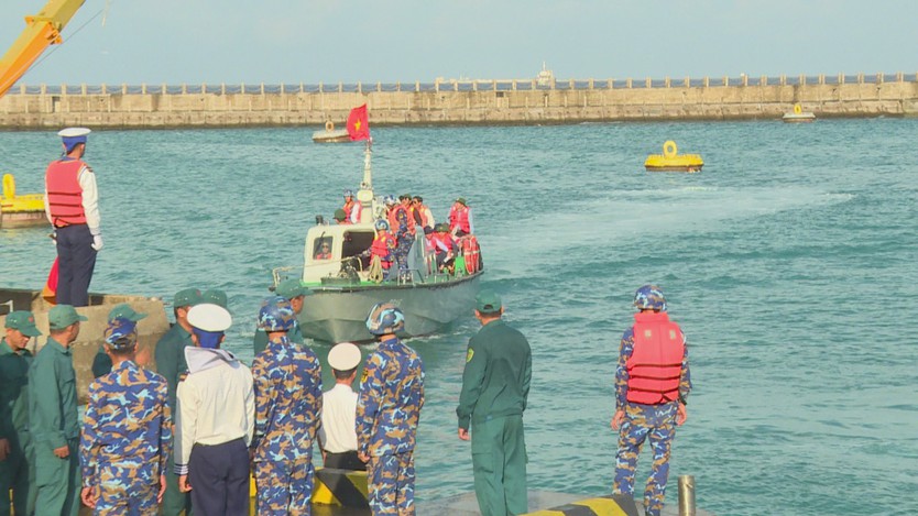 Điểm tựa sức khỏe vững vàng cho quân dân và ngư dân từ các bệnh xá trên quần đảo Trường Sa - Ảnh 3.