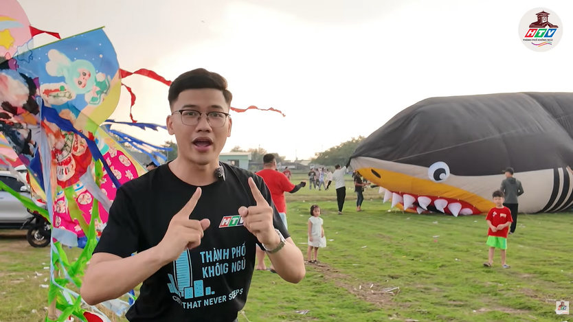 Ấn tượng diều khổng lồ ở cánh đồng Bà Canh, Hóc Môn - Ảnh 2.