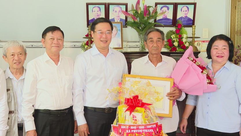 Lãnh đạo TP. Hồ Chí Minh thăm, chúc thọ người cao tuổi tiêu biểu nhân kỷ niệm 85 năm Ngày Người cao tuổi Việt Nam - Ảnh 2.