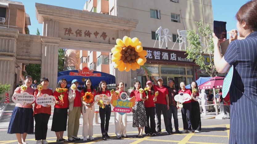 Học sinh Trung Quốc bước vào kỳ thi đại học khốc liệt nhất thế giới - Ảnh 4.