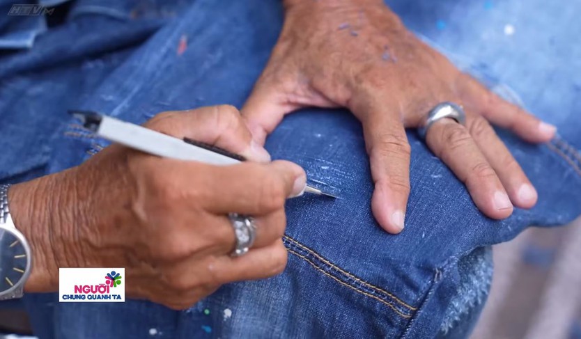 Người chung quanh ta: Người thợ tạo dấu ấn riêng trên từng chiếc quần jean - Ảnh 3.