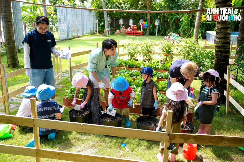 Anh trai và Cái đuôi nhỏ: Dương Lâm, Ku Phin "um sùm" nhà trẻ, Cody Nam Võ "đầu bù tóc rối" - Ảnh 11.
