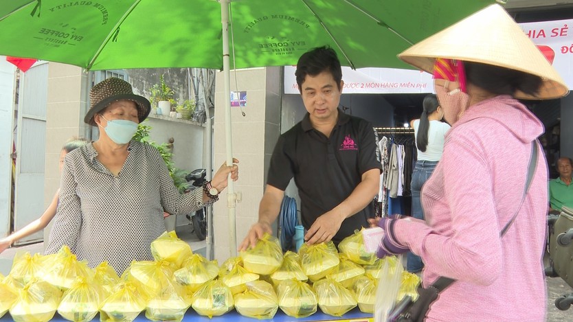 "Cơm Thiện Nguyện" - Gửi yêu thương từ những nghệ sĩ Nhà hát Bông Sen - Ảnh 5.