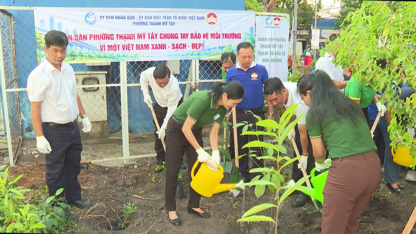 Phường Thạnh Mỹ Tây phát động phong trào chung tay bảo vệ môi trường, xây dựng đô thị xanh - sạch - đẹp - Ảnh 5.