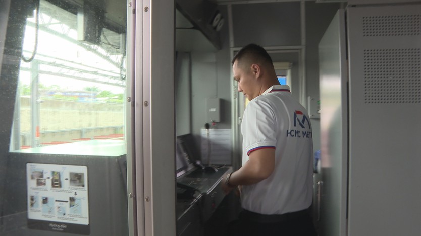 Công việc thầm lặng phía sau những đoàn tàu metro số 1 luôn sạch đẹp, an toàn - Ảnh 6.
