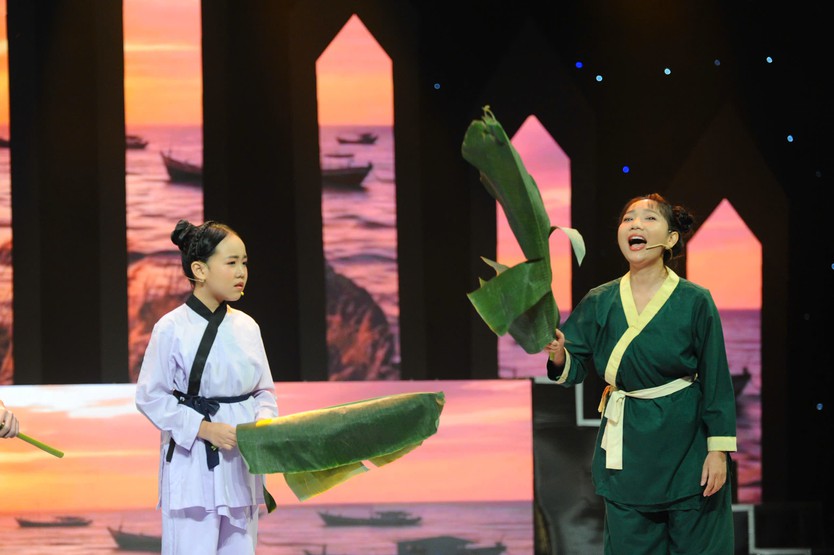 Sao nhí Helen Vũ vừa diễn xuất, vừa hát ca trong Vườn Âm Nhạc – Dậy sóng Bạch Đằng Giang - Ảnh 1.