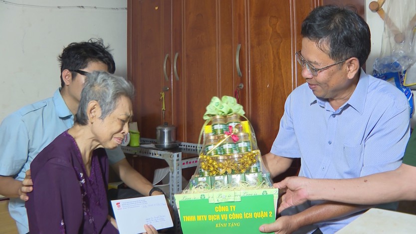 TP. Hồ Chí Minh: Trao tặng kinh phí hỗ trợ cho thương binh và bệnh binh - Ảnh 1.