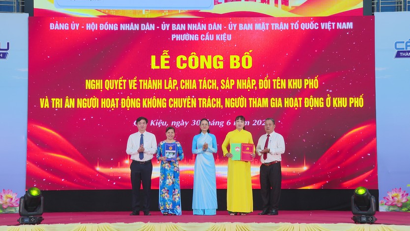 Phường Cầu Kiệu công bố thành lập chi bộ, kiện toàn tổ chức khu phố - Ảnh 2.