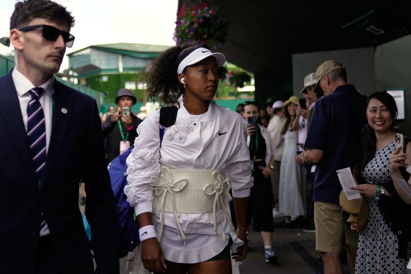 Naomi Osaka gây chú ý với trang phục mới, tiến vào vòng 3 Wimbledon - Ảnh 2.