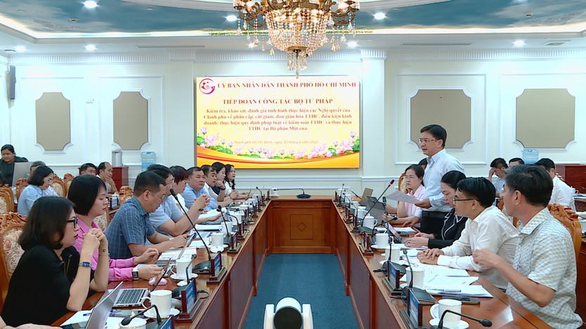 TP. Hồ Chí Minh: Tăng cường lực lượng kiểm soát thủ tục hành chính - Ảnh 1.