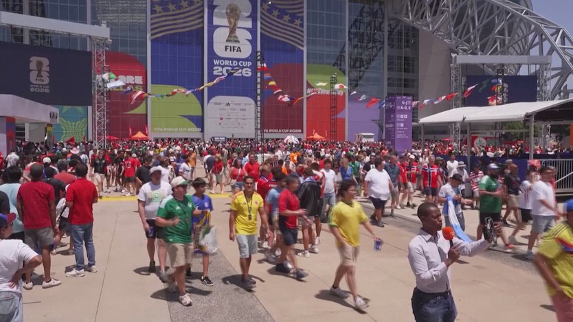 Cổ động viên Na Uy "chèo thuyền" ăn mừng tuyển lọt vào vòng 16 đội World Cup - Ảnh 2.