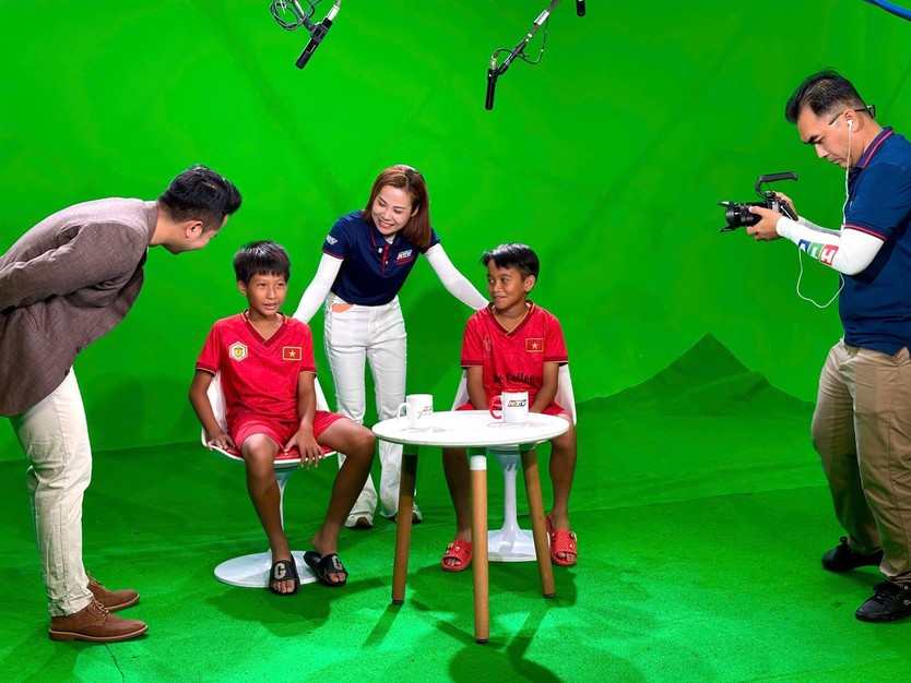 Cầu thủ nhí "Ước mơ sân cỏ" Cúp HTV 2026 trải nghiệm hè ý nghĩa - Ảnh 2.