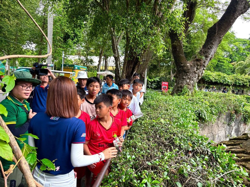 Cầu thủ nhí "Ước mơ sân cỏ" Cúp HTV 2026 trải nghiệm hè ý nghĩa - Ảnh 9.