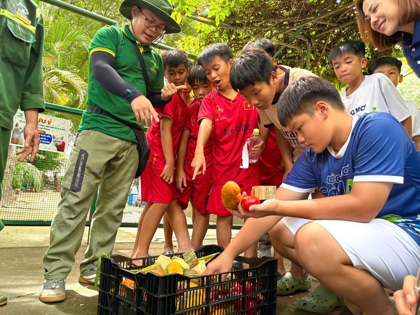 Cầu thủ nhí "Ước mơ sân cỏ" Cúp HTV 2026 trải nghiệm hè ý nghĩa - Ảnh 12.