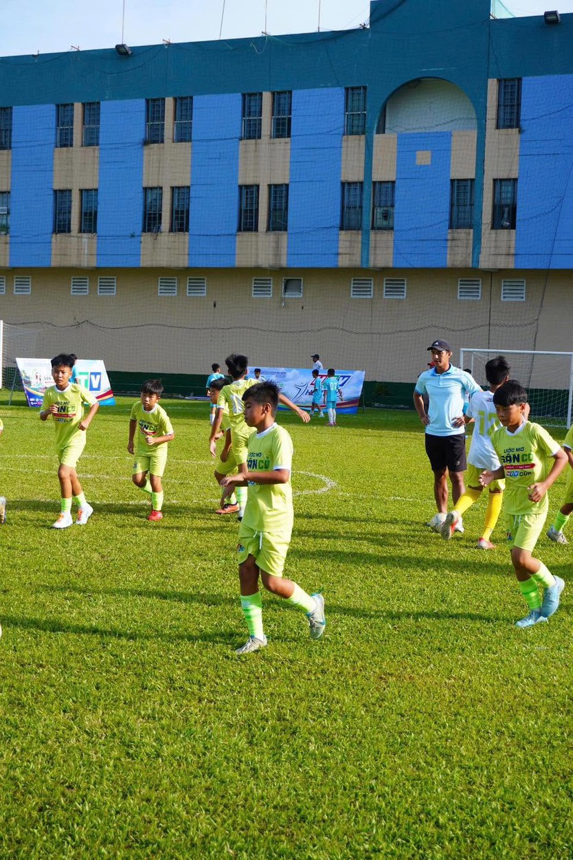 Kịch tính loạt trận Tứ kết VCK Giải "Ước mơ sân cỏ" – Cúp HTV 2026 - Ảnh 2.
