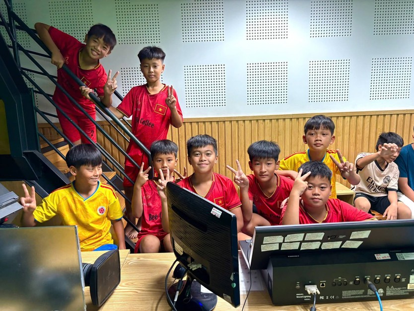 Cầu thủ nhí "Ước mơ sân cỏ" Cúp HTV 2026 trải nghiệm hè ý nghĩa - Ảnh 3.