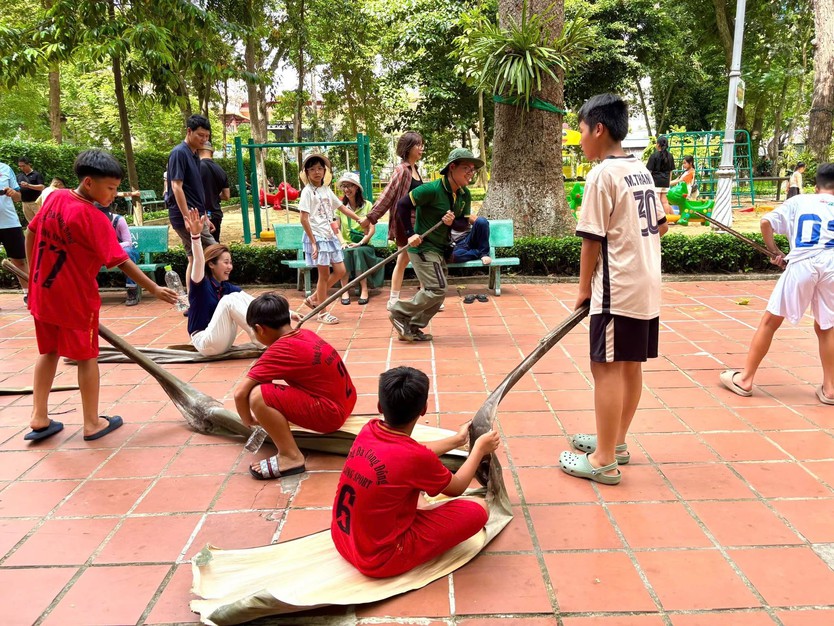 Cầu thủ nhí "Ước mơ sân cỏ" Cúp HTV 2026 trải nghiệm hè ý nghĩa - Ảnh 7.