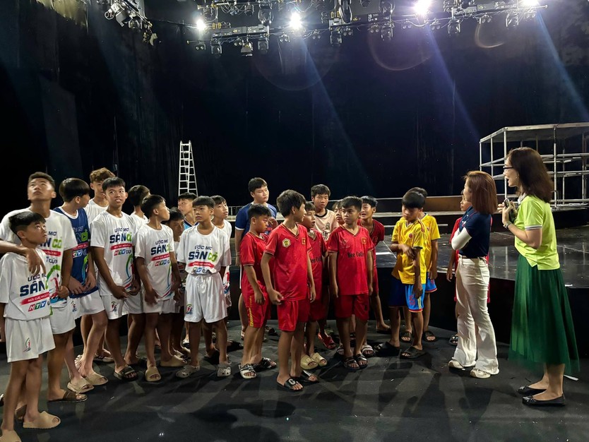 Cầu thủ nhí "Ước mơ sân cỏ" Cúp HTV 2026 trải nghiệm hè ý nghĩa - Ảnh 5.