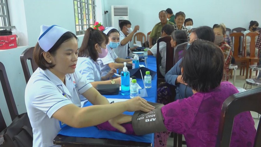 Khám bệnh, cấp thuốc miễn phí cho người dân vùng biên giới Tây Ninh - Ảnh 5.