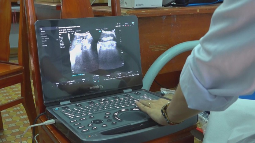 Khám bệnh, cấp thuốc miễn phí cho người dân vùng biên giới Tây Ninh - Ảnh 2.
