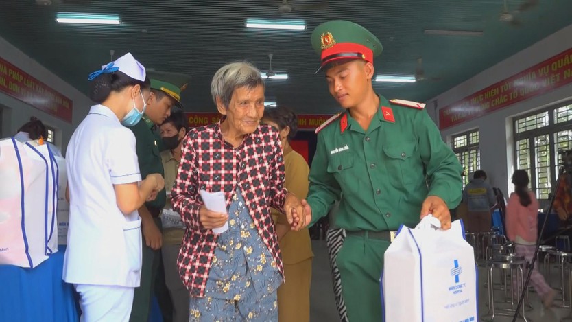 Khám bệnh, cấp thuốc miễn phí cho người dân vùng biên giới Tây Ninh - Ảnh 8.