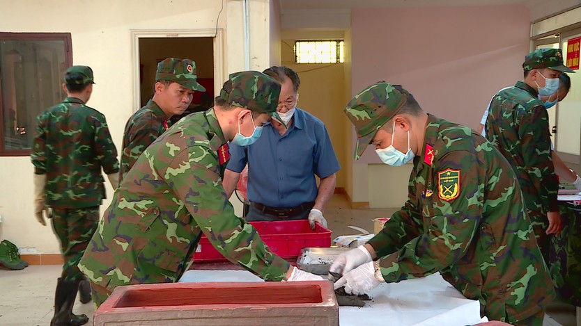Phát hiện thêm 13 bộ hài cốt liệt sĩ tại công viên Lê Thị Riêng - Ảnh 4.