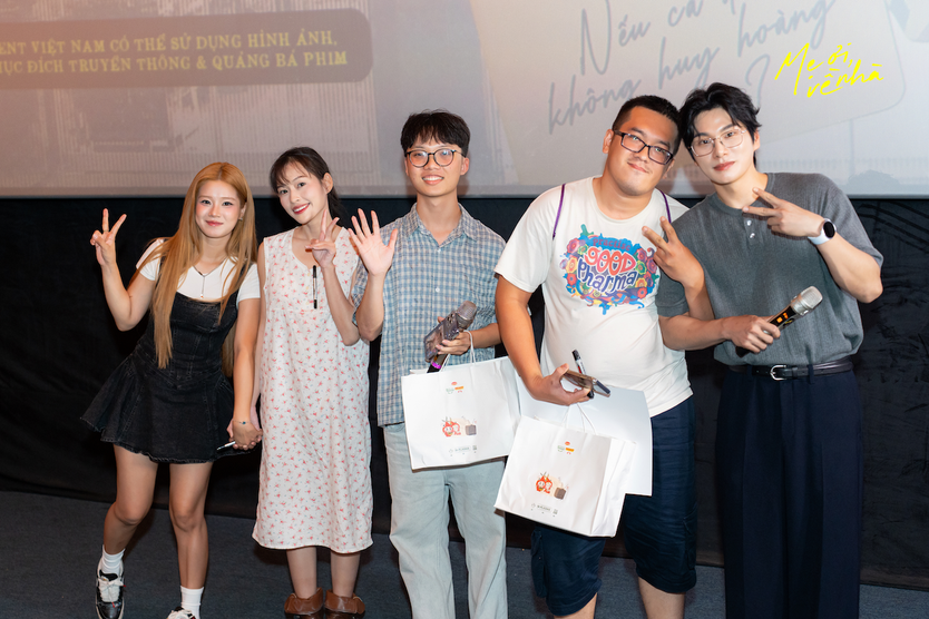Lee Yi Kyung đội nón lá, bập bẹ tiếng Việt gây sốt - Ảnh 3.