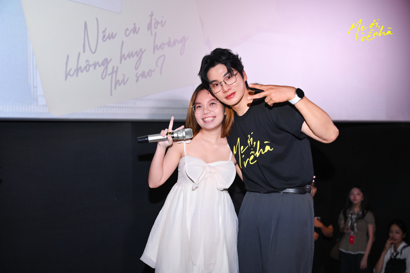 Lee Yi Kyung đội nón lá, bập bẹ tiếng Việt gây sốt - Ảnh 11.