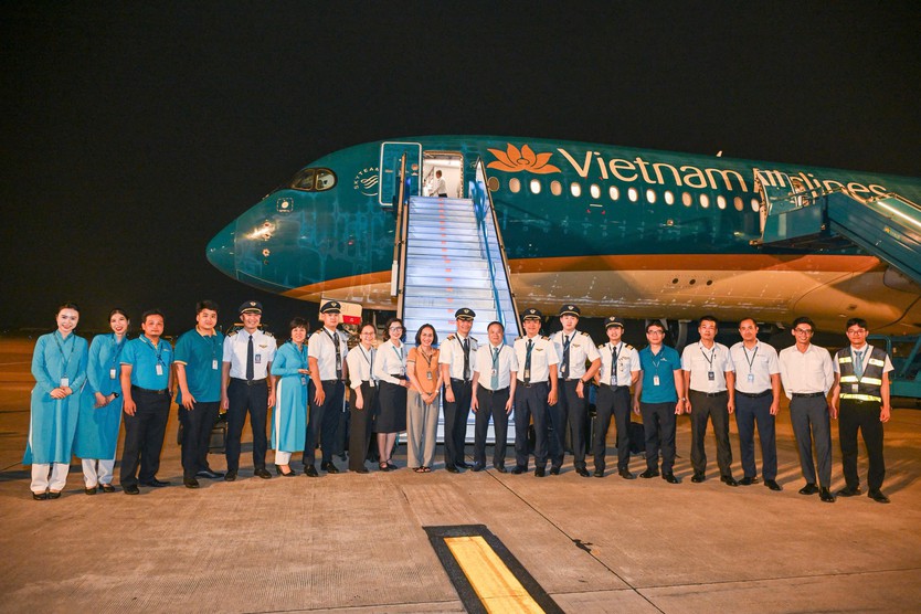 Vietnam Airlines đón đoàn cán bộ, chiến sĩ hoàn thành nhiệm vụ tại Venezuela - Ảnh 11.