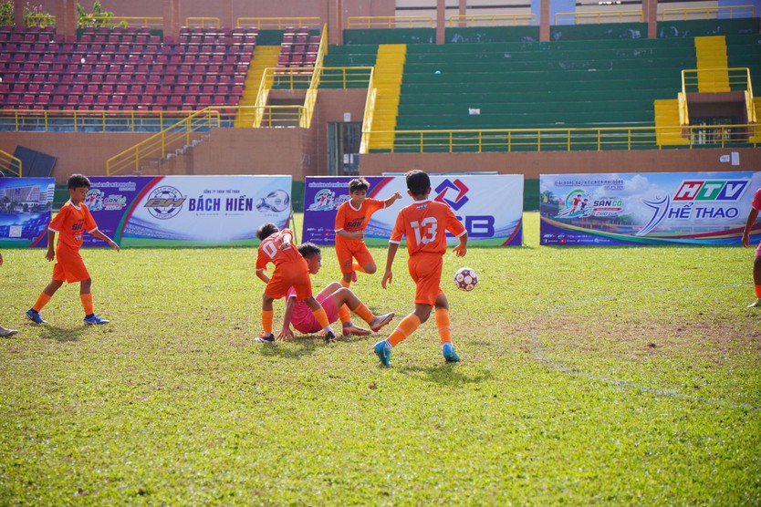 "Ước mơ sân cỏ" HTV Cup 2026 khép lại đầy cảm xúc, gọi tên những nhà vô địch đầu tiên - Ảnh 5.