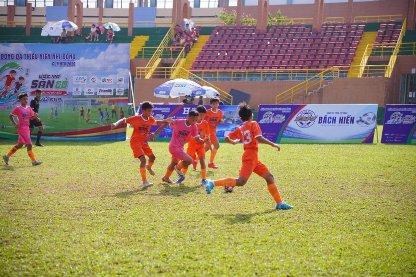 "Ước mơ sân cỏ" HTV Cup 2026 khép lại đầy cảm xúc, gọi tên những nhà vô địch đầu tiên - Ảnh 12.