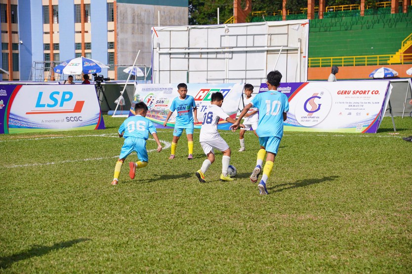"Ước mơ sân cỏ" HTV Cup 2026 khép lại đầy cảm xúc, gọi tên những nhà vô địch đầu tiên - Ảnh 3.