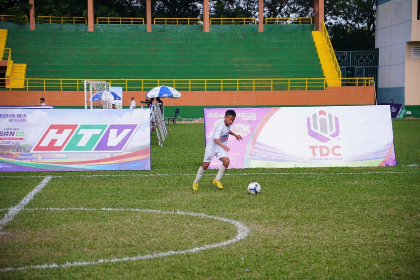 "Ước mơ sân cỏ" HTV Cup 2026 khép lại đầy cảm xúc, gọi tên những nhà vô địch đầu tiên - Ảnh 1.
