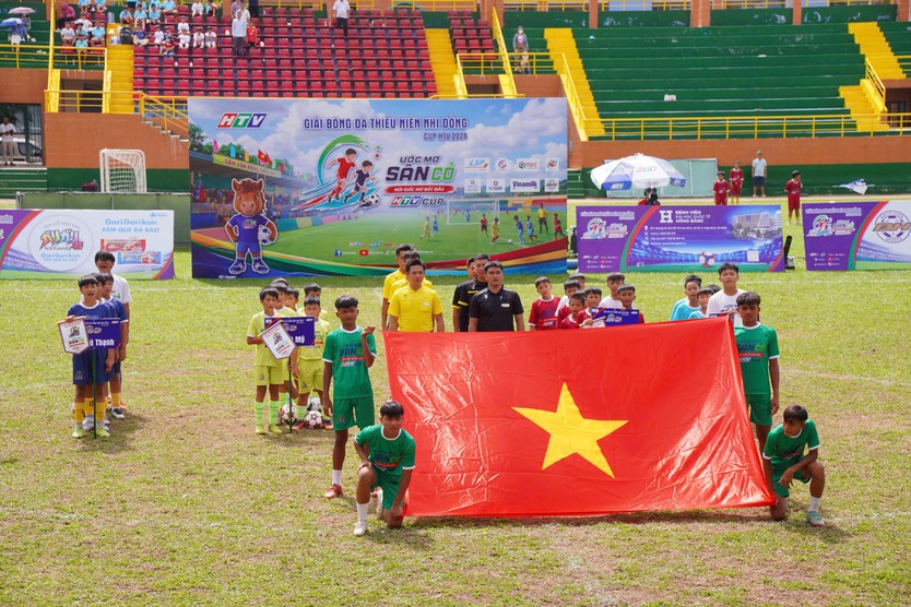 "Ước mơ sân cỏ" HTV Cup 2026 khép lại đầy cảm xúc, gọi tên những nhà vô địch đầu tiên - Ảnh 13.