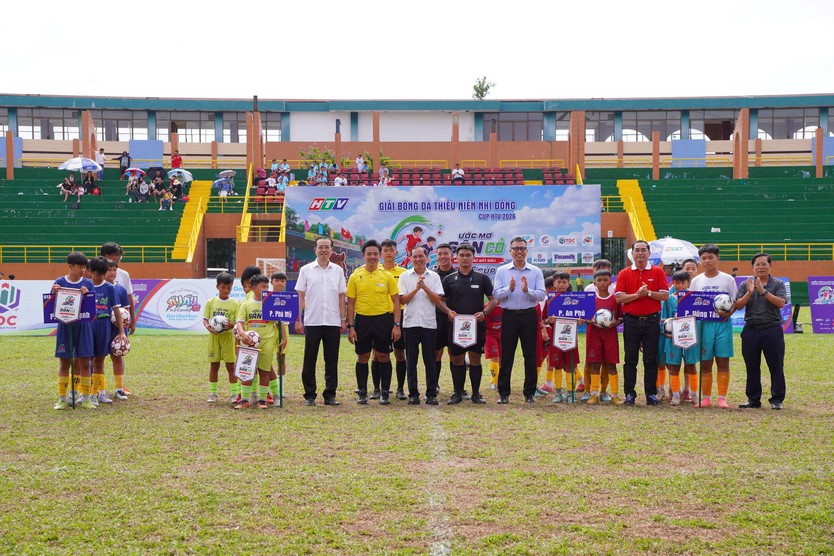 "Ước mơ sân cỏ" HTV Cup 2026 khép lại đầy cảm xúc, gọi tên những nhà vô địch đầu tiên - Ảnh 15.