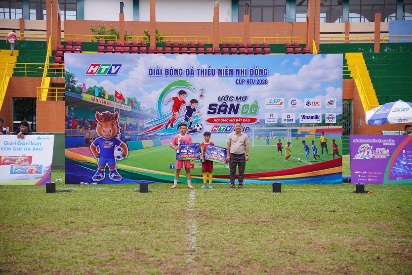 "Ước mơ sân cỏ" HTV Cup 2026 khép lại đầy cảm xúc, gọi tên những nhà vô địch đầu tiên - Ảnh 17.