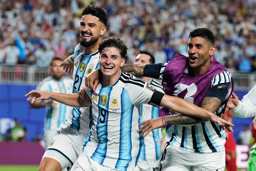 Messi không ghi bàn nhưng vẫn tỏa sáng, đuArgentina vượt qua Thụy Sĩ vào bán kết - Ảnh 8.