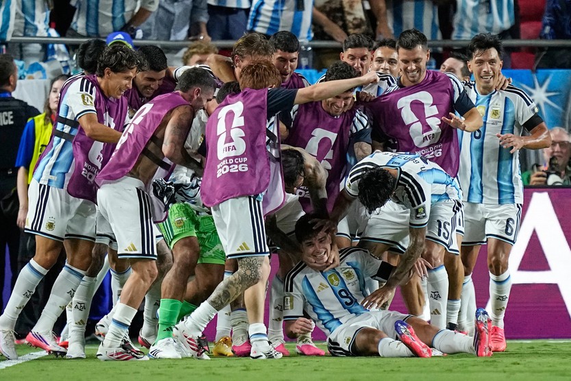 Messi không ghi bàn nhưng vẫn tỏa sáng, đuArgentina vượt qua Thụy Sĩ vào bán kết - Ảnh 9.